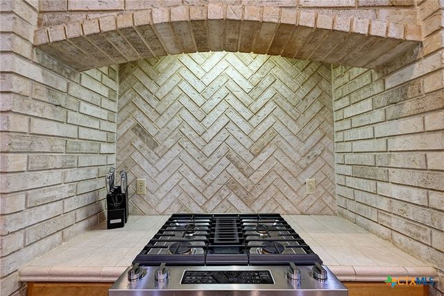 100 Wallace Riddell Drive, Burnet, TX 78611