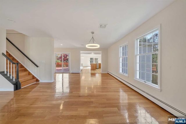 11 Old Tappan Road, Old Tappan, NJ 07675