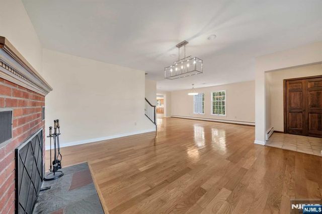 11 Old Tappan Road, Old Tappan, NJ 07675