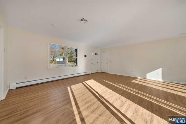11 Old Tappan Road, Old Tappan, NJ 07675