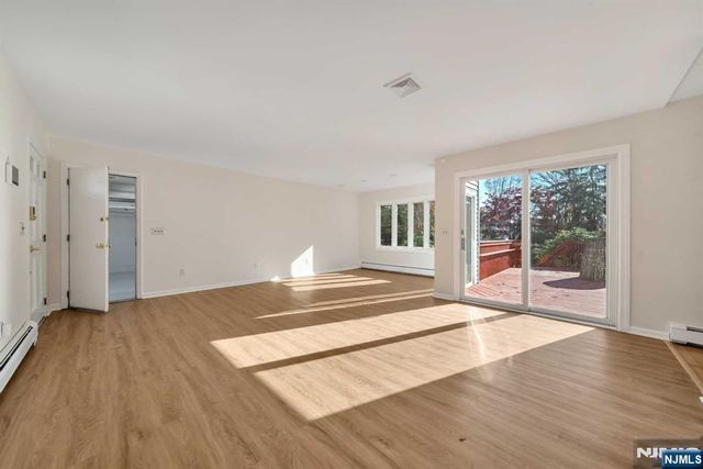 11 Old Tappan Road, Old Tappan, NJ 07675