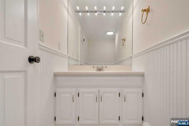 11 Old Tappan Road, Old Tappan, NJ 07675
