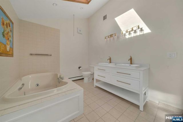 11 Old Tappan Road, Old Tappan, NJ 07675