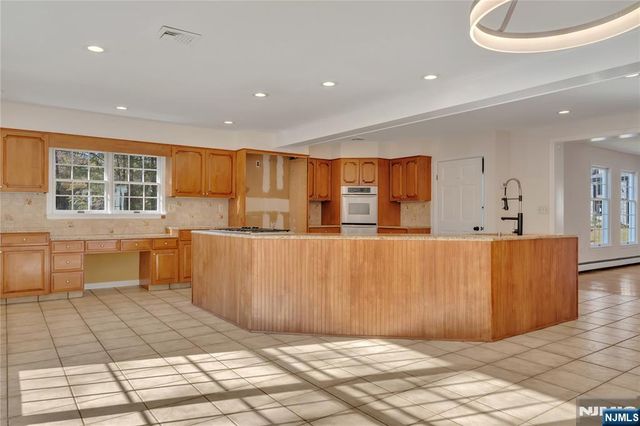 11 Old Tappan Road, Old Tappan, NJ 07675
