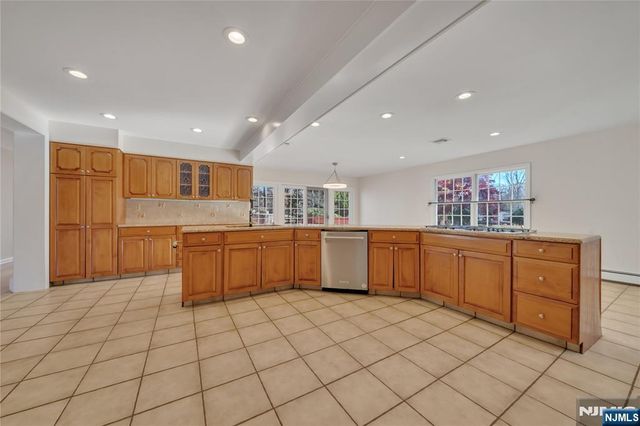 11 Old Tappan Road, Old Tappan, NJ 07675
