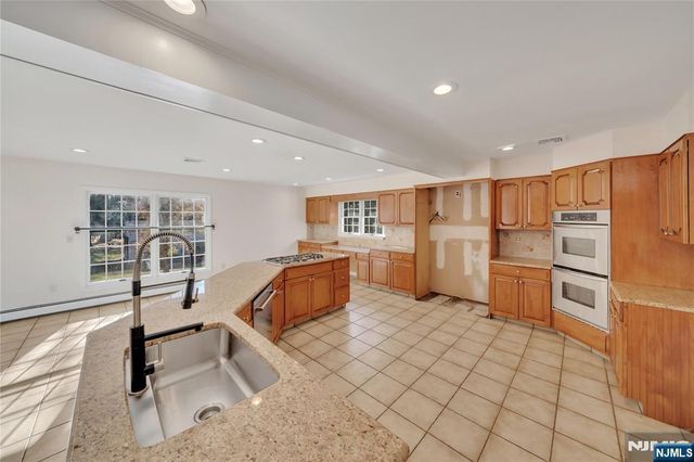 11 Old Tappan Road, Old Tappan, NJ 07675