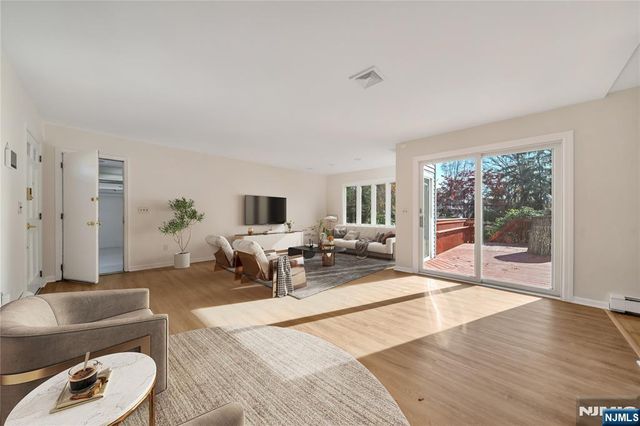 11 Old Tappan Road, Old Tappan, NJ 07675