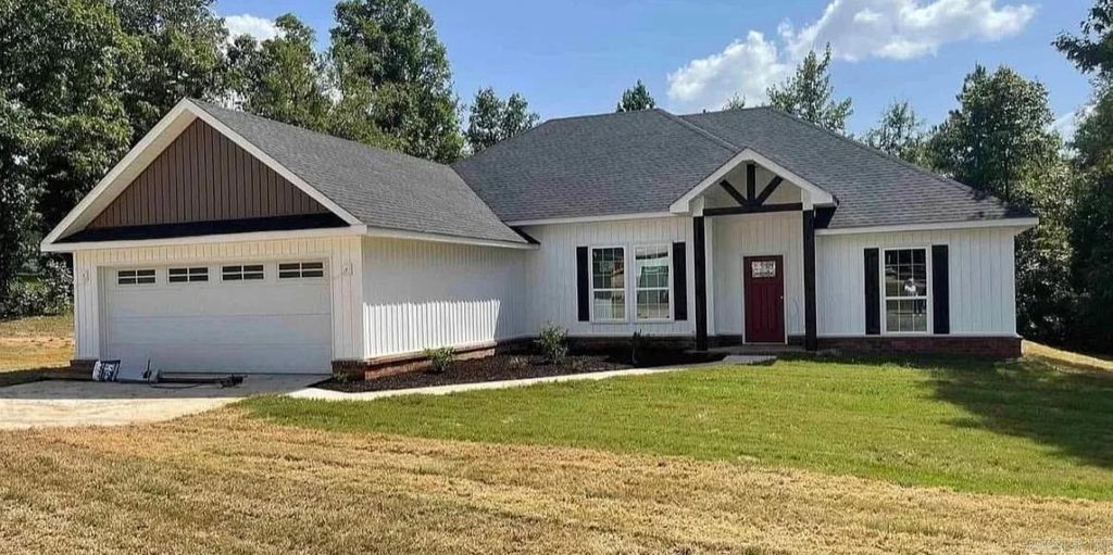 2096 Creekwood Circle, Bauxite, AR 72011