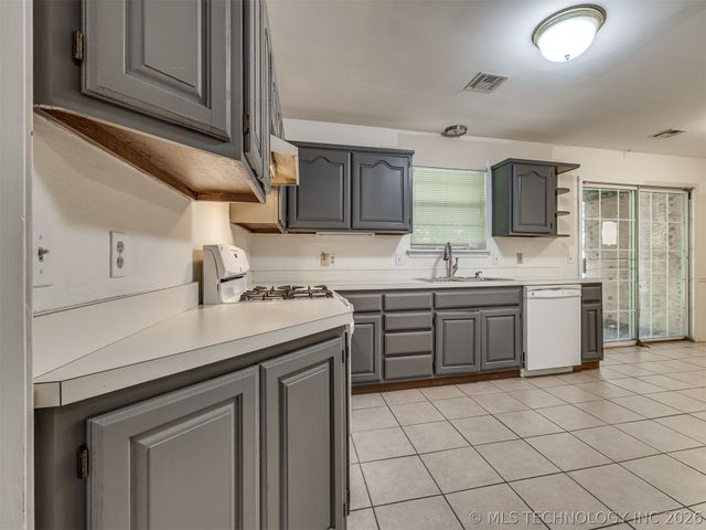 1812 S Gardenia Avenue, Broken Arrow, OK 74012