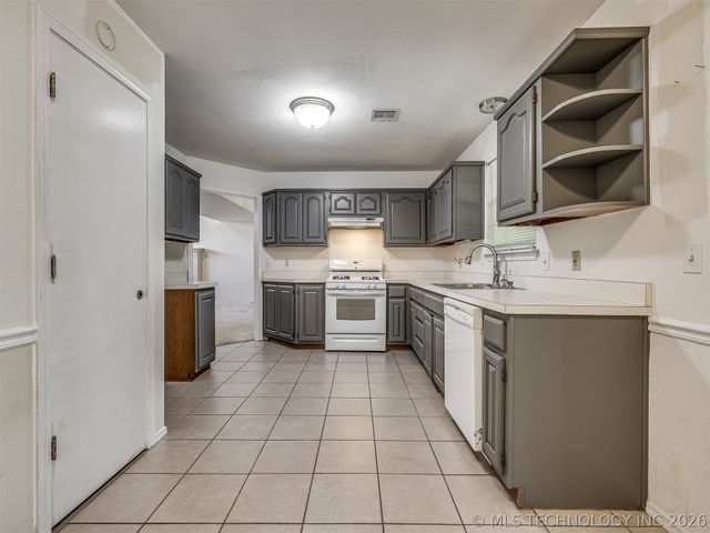 1812 S Gardenia Avenue, Broken Arrow, OK 74012