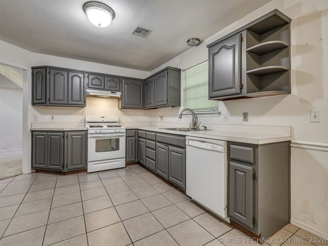 1812 S Gardenia Avenue, Broken Arrow, OK 74012