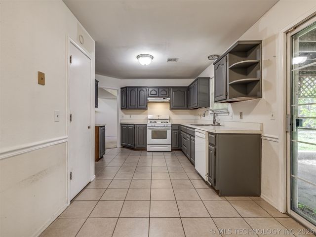 1812 S Gardenia Avenue, Broken Arrow, OK 74012