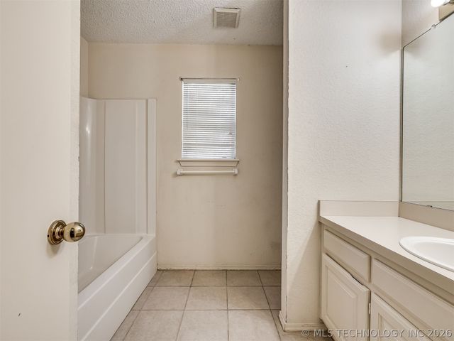 1812 S Gardenia Avenue, Broken Arrow, OK 74012