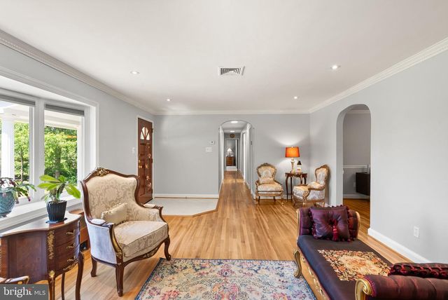 815 SENECA RD, Great Falls, VA 22066