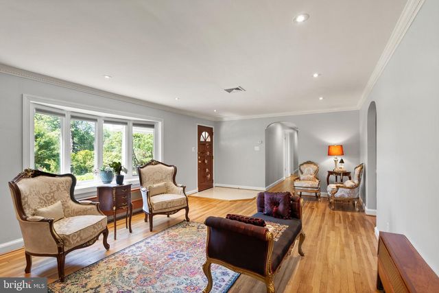 815 SENECA RD, Great Falls, VA 22066