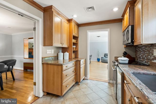 815 SENECA RD, Great Falls, VA 22066