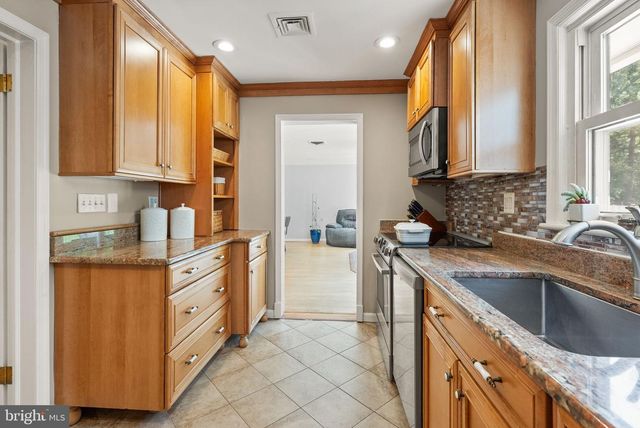 815 SENECA RD, Great Falls, VA 22066