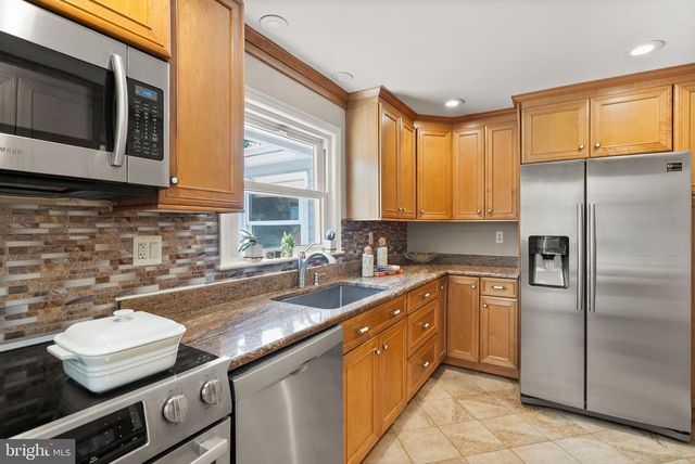 815 SENECA RD, Great Falls, VA 22066
