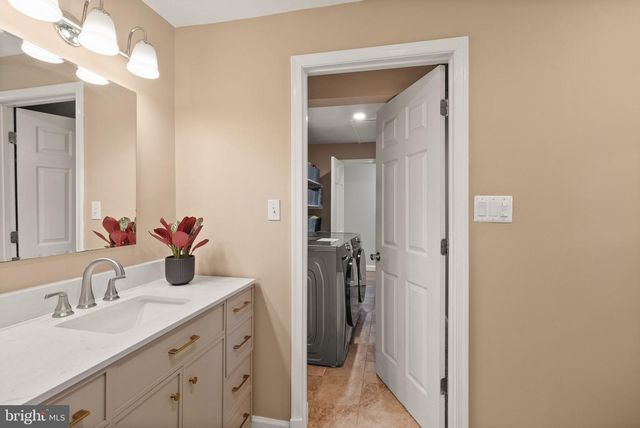 815 SENECA RD, Great Falls, VA 22066