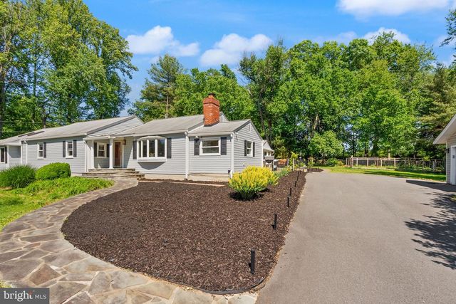 815 SENECA RD, Great Falls, VA 22066