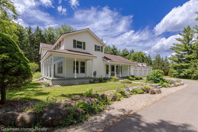 6296 Elizabeth Lake Road, Waterford Charter Township, MI 48327