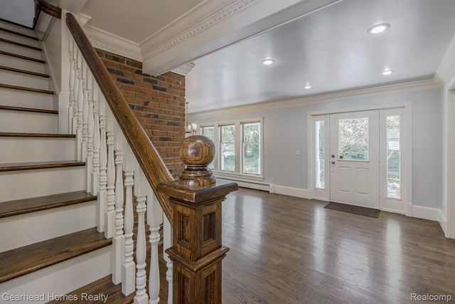 6296 Elizabeth Lake Road, Waterford Charter Township, MI 48327