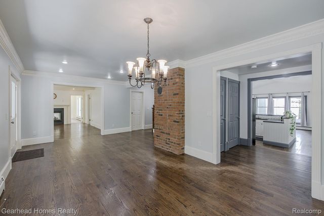 6296 Elizabeth Lake Road, Waterford Charter Township, MI 48327