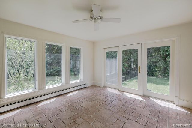 6296 Elizabeth Lake Road, Waterford Charter Township, MI 48327
