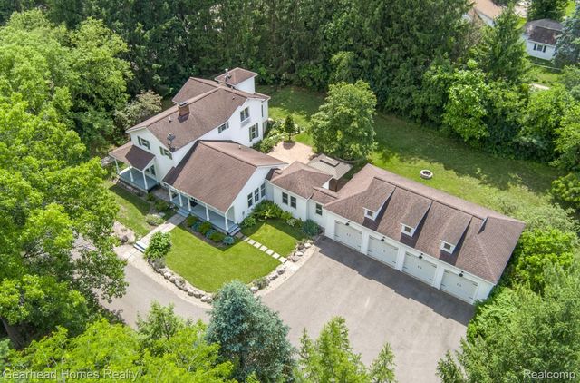 6296 Elizabeth Lake Road, Waterford Charter Township, MI 48327