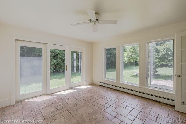 6296 Elizabeth Lake Road, Waterford Charter Township, MI 48327
