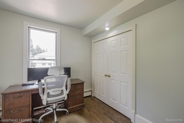 6296 Elizabeth Lake Road, Waterford Charter Township, MI 48327