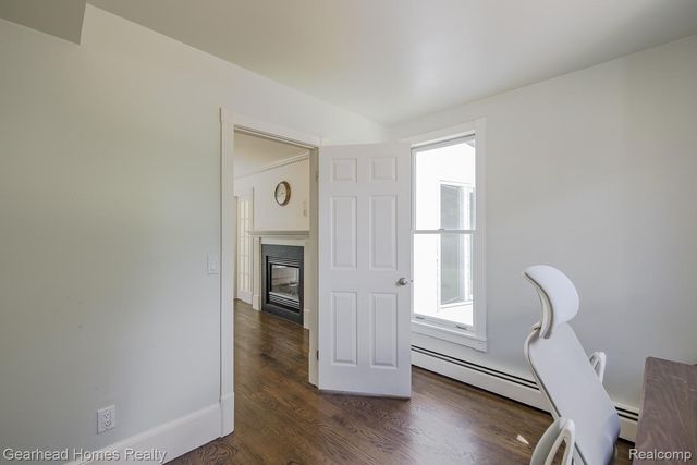 6296 Elizabeth Lake Road, Waterford Charter Township, MI 48327