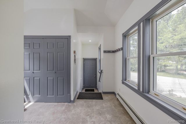 6296 Elizabeth Lake Road, Waterford Charter Township, MI 48327
