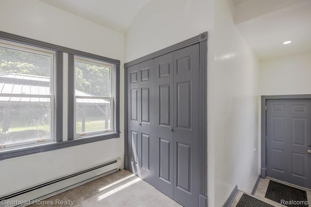 6296 Elizabeth Lake Road, Waterford Charter Township, MI 48327