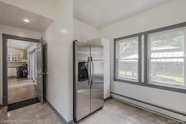6296 Elizabeth Lake Road, Waterford Charter Township, MI 48327