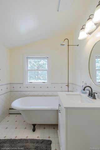 6296 Elizabeth Lake Road, Waterford Charter Township, MI 48327