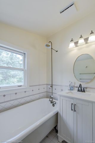 6296 Elizabeth Lake Road, Waterford Charter Township, MI 48327