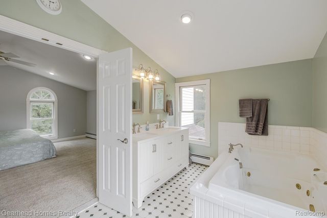 6296 Elizabeth Lake Road, Waterford Charter Township, MI 48327