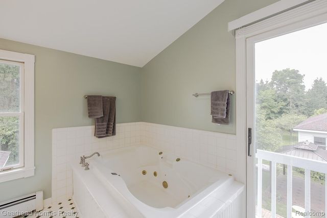 6296 Elizabeth Lake Road, Waterford Charter Township, MI 48327
