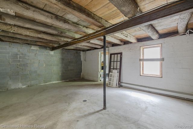 6296 Elizabeth Lake Road, Waterford Charter Township, MI 48327