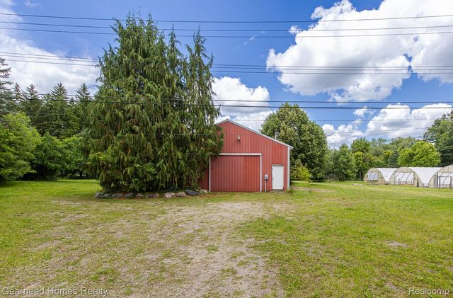 6296 Elizabeth Lake Road, Waterford Charter Township, MI 48327
