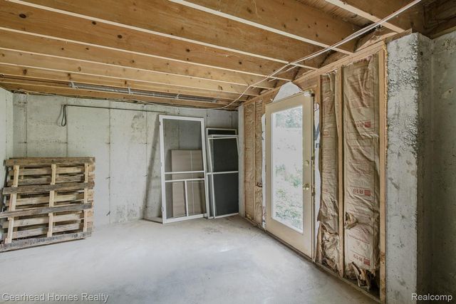 6296 Elizabeth Lake Road, Waterford Charter Township, MI 48327