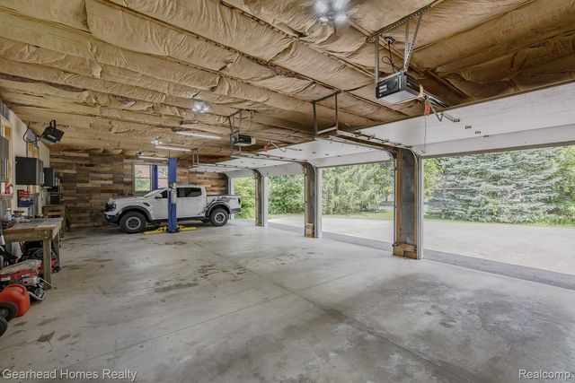 6296 Elizabeth Lake Road, Waterford Charter Township, MI 48327