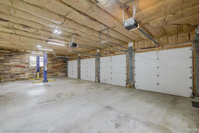 6296 Elizabeth Lake Road, Waterford Charter Township, MI 48327