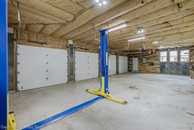 6296 Elizabeth Lake Road, Waterford Charter Township, MI 48327