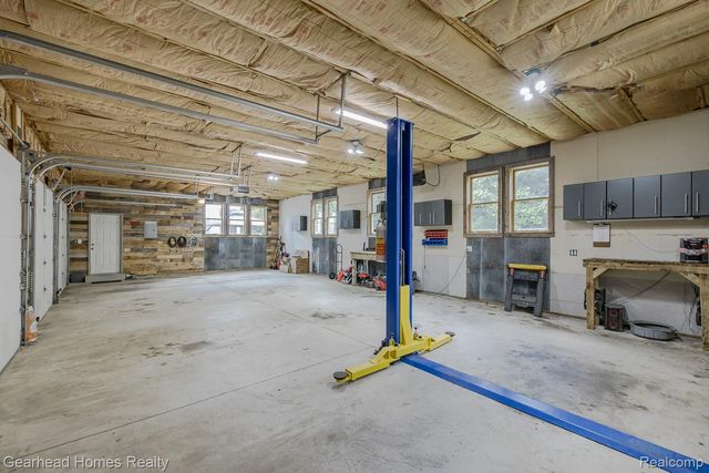 6296 Elizabeth Lake Road, Waterford Charter Township, MI 48327