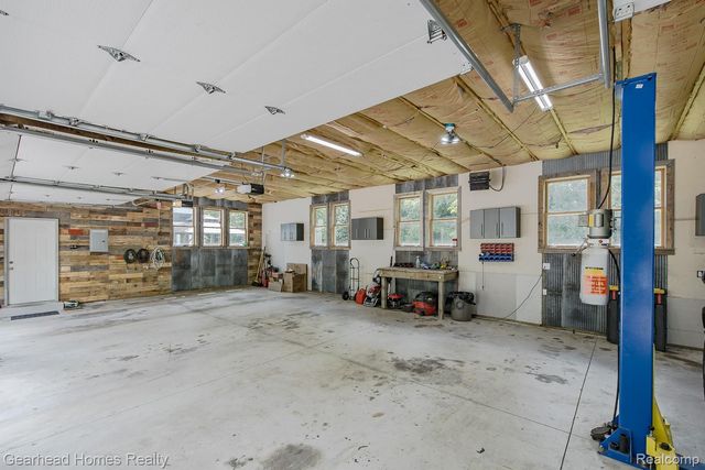 6296 Elizabeth Lake Road, Waterford Charter Township, MI 48327