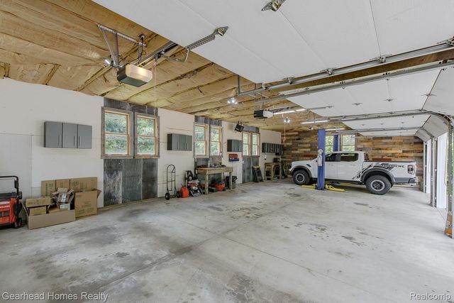 6296 Elizabeth Lake Road, Waterford Charter Township, MI 48327