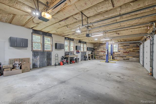 6296 Elizabeth Lake Road, Waterford Charter Township, MI 48327