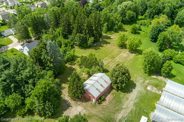 6296 Elizabeth Lake Road, Waterford Charter Township, MI 48327
